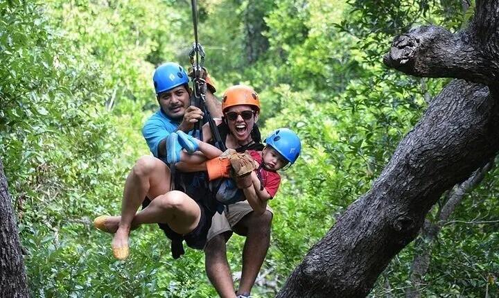 Half-Day Zip Line Combo: Beaches and Wildlife Encounter in roatan