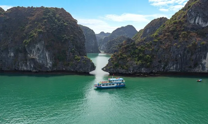 Halong Bay Luxury Day Trip (8Hours)