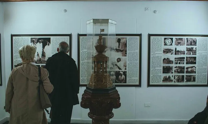 6-hours Delhi's temples & Gandhi's journey combo city tour