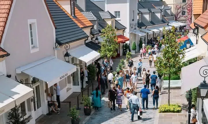 Private Tour in Le Marais district and Vallée Village