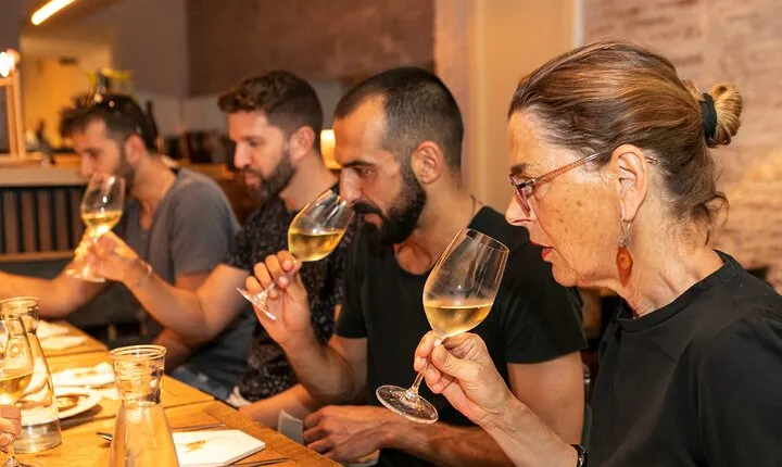 Barcelona: Eixample Bites & Sips - Tapas & Wine Tasting Tour