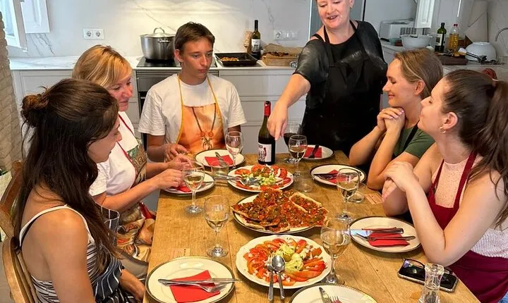 Make Valencian 'Pizza' in Ruzafa