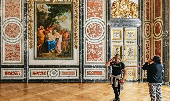 From Paris : Palace of Versailles and Gardens by Bus