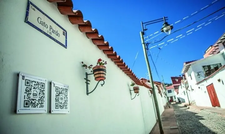Historical and Cultural Walking Tour in Sucre with Guide