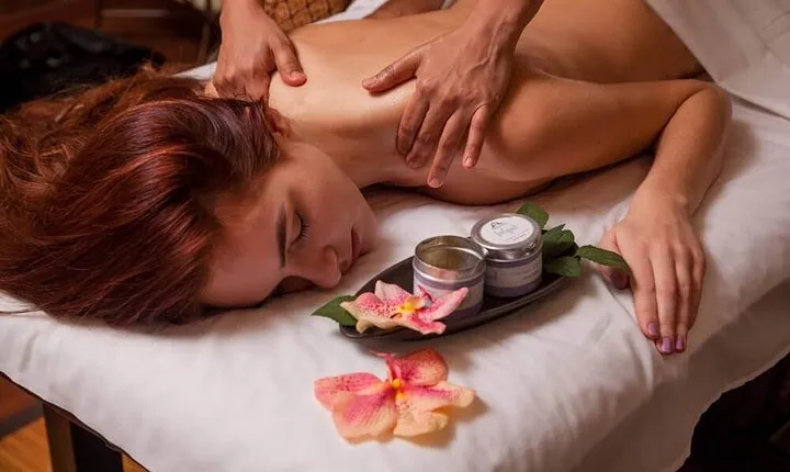 Ultimate Relaxation: 1-Hour Massage with Nourishing Face Mask
