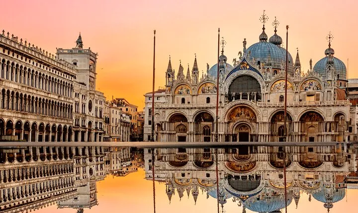 Private transfer from Milan to Venice, English speaking driver