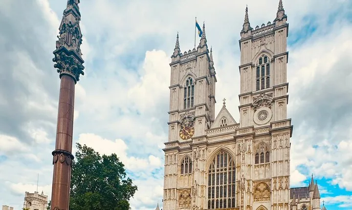 Private London City Tour in Luxury Vehicle