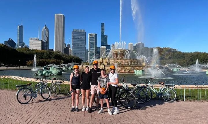 2 Hour Chicago Landmarks & Lakefront E-Bike Tour