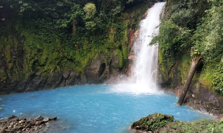 6-Hour Waterfall Hiking and Water Tubing Activity in Rio Celeste
