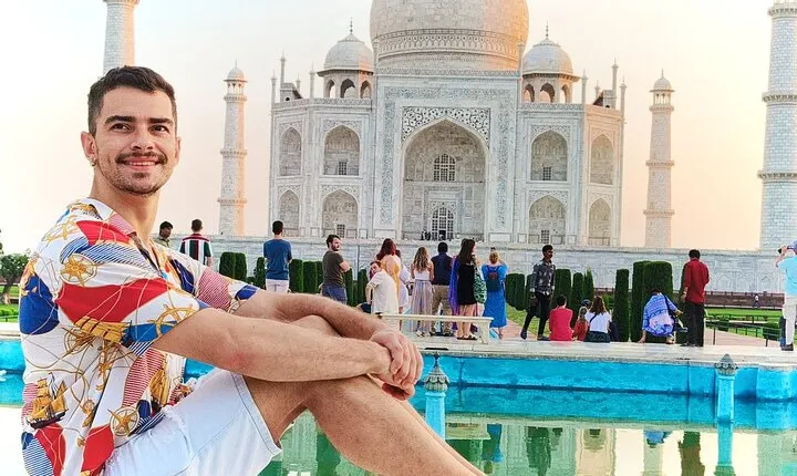 Overnight Agra and Fatehpur Sikri Trip from Delhi by Expressway 
