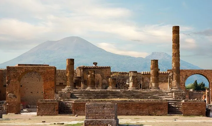 Private Guided Tour from Rome to Pompeii