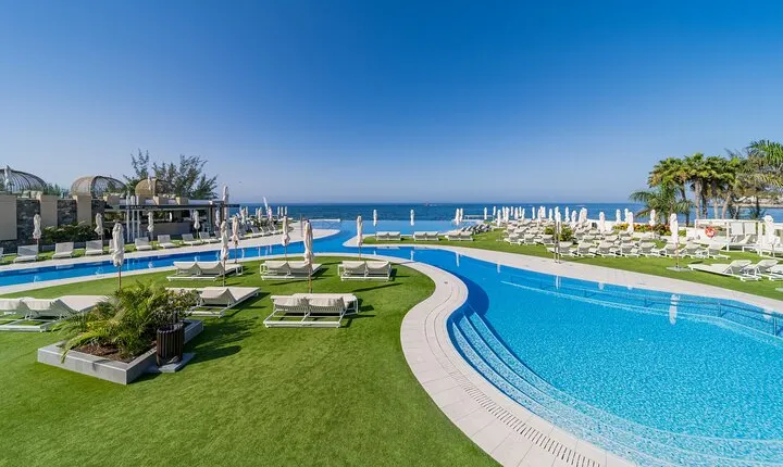 Full Day Ticket at Perchel Beach Club with Lunch