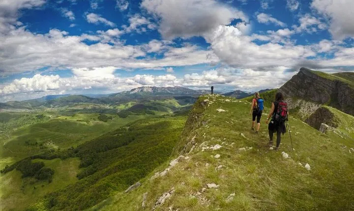 Hiking tour Lukomir