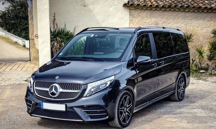 Airport Transfer: Rome to Fiumicino Airport FCO by Luxury Van