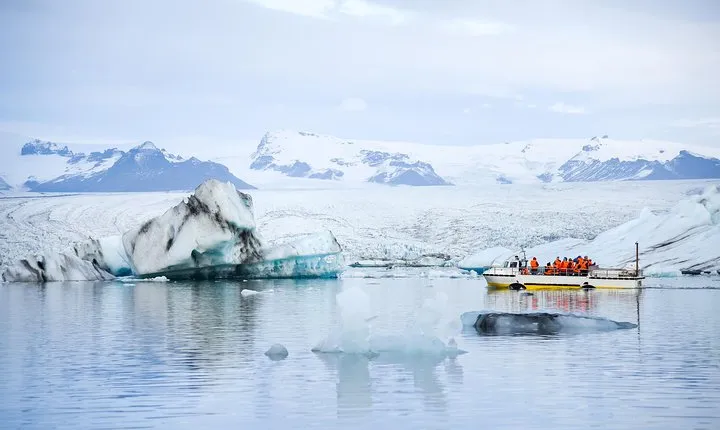 2-Day Jokulsarlon Tour with Glacier Hike & South Coast Waterfalls