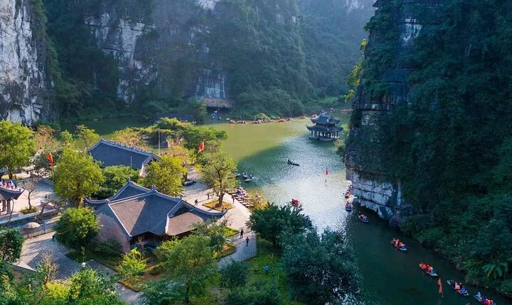 4-day Best of North Vietnam: Hanoi - Ninh Binh - Halong - Sapa