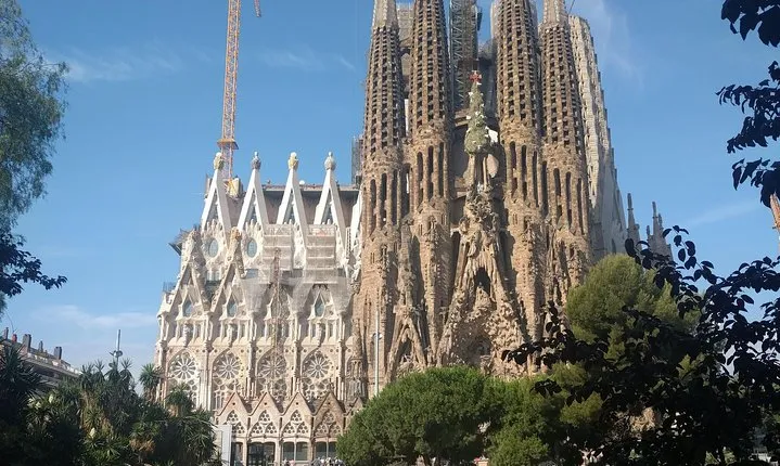 Sagrada Familia Skip-the-Line Private Tour with Guide