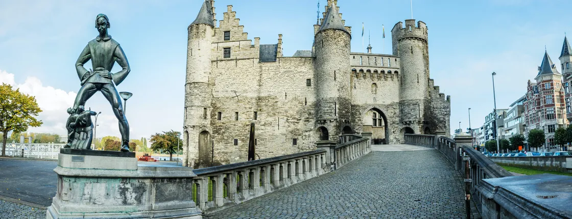 Self guided tour with interactive city game of Antwerp