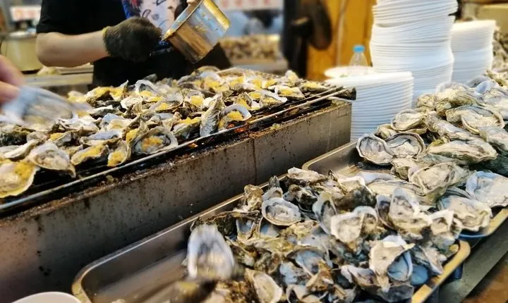 Private Xiamen Local Market Tour with Shopping and Food Experience