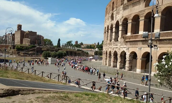 SkipTheLine 3 Hours Colosseum and Roman Forum Tour
