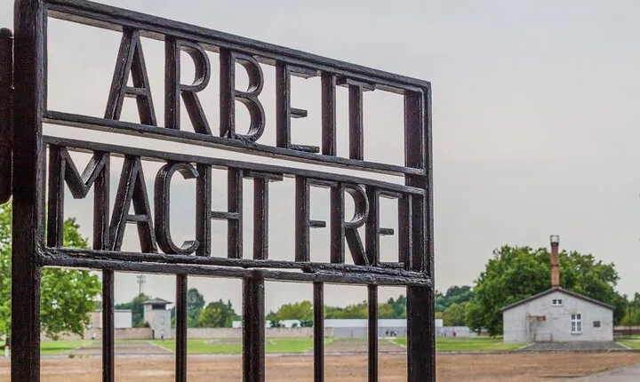 Sachsenhausen & East Side Gallery Tour from Berlin