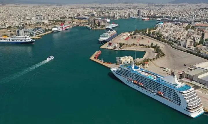 Piraeus port/hotels to Athens airport Private departure transfer