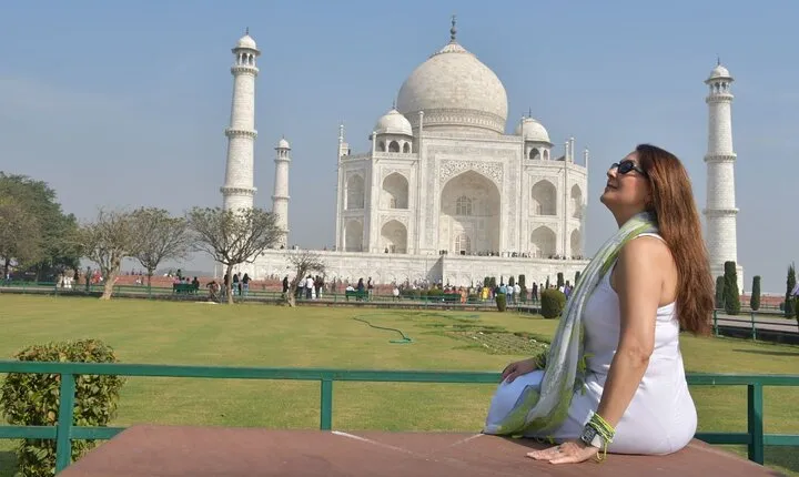 Private Taj Mahal Tour with Professional Photographer - All Inclusive