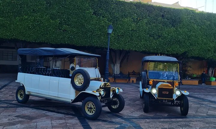 Great tour in a vintage Ford-T electric car (replica)