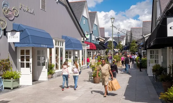 Private Tour to Kildare Village from Dublin