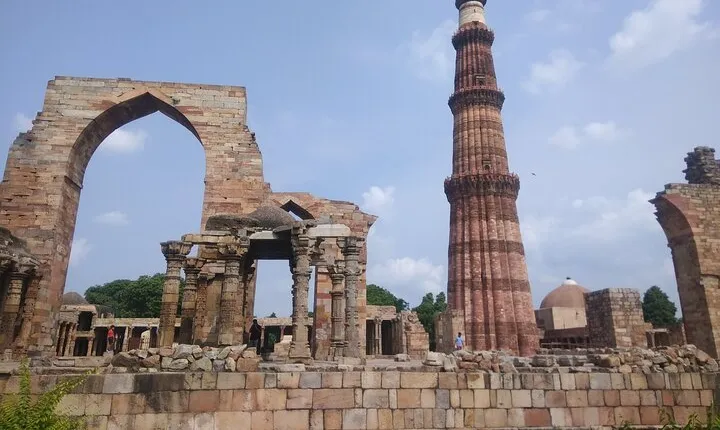 Half-Day Tour Of Qutb Minar, Humayun Tomb and Agrasen Ki Baoli