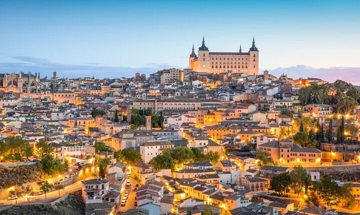 Toledo : Private Walking Tour with a Pro guide