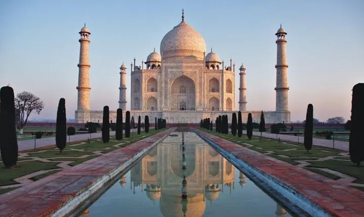 Taj Mahal private tour from Delhi with lunch & entrance fee