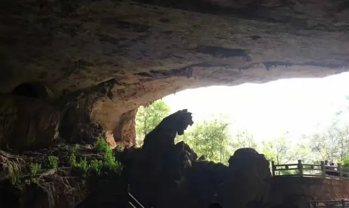 Private Day Tour of Jiuxiang Cave from Yunnan