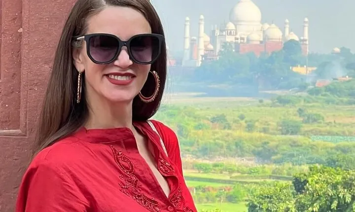 Sunrise Taj Mahal, Agra Fort & Baby Taj Tour from Delhi by Car