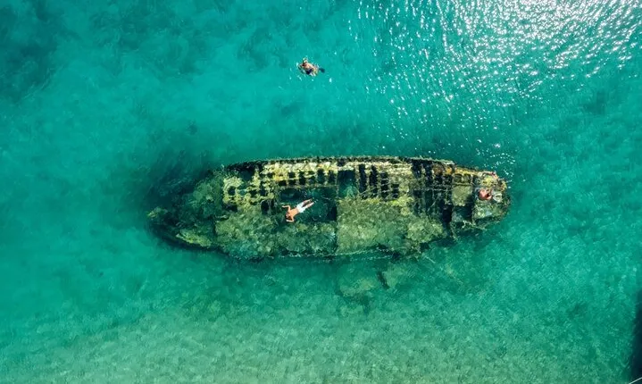 Blue Lagoon, Shipwreck & Šolta cruise with lunch & unlimited drinks from Split