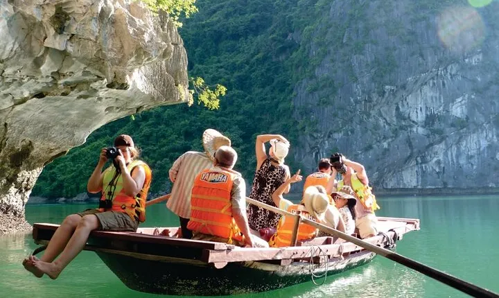 Ninh Binh: Hoa Lu - Mua Cave - Tam Coc 2-Day All-Inclusive