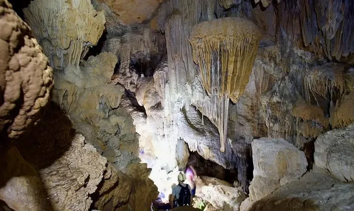 Crystal Cave with Local Tour Guide and Belizean Lunch