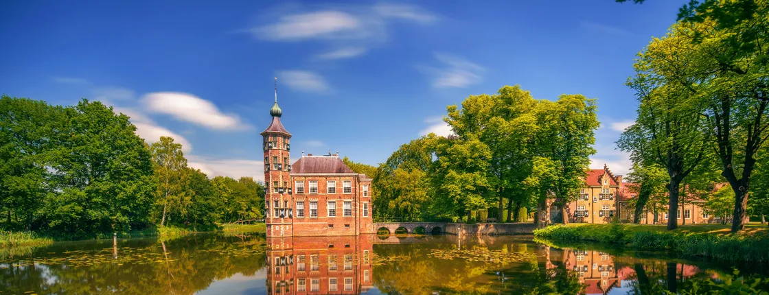 Self guided tour with interactive city game of Breda