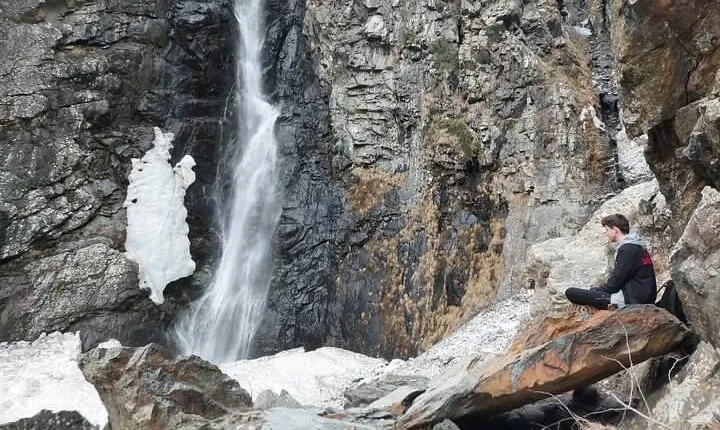 Kazbegi:Hiking to Gveleti Waterfall