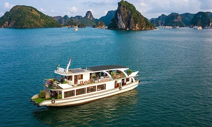 Deluxe Halong Bay Day Cruise Small Group with Better Care