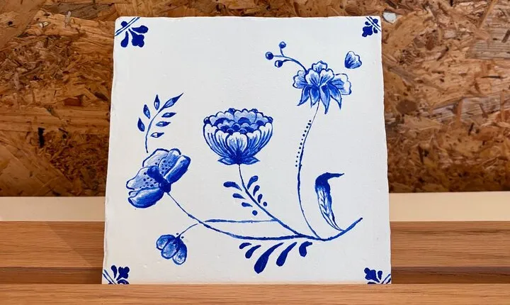 Private Souvenir Creation in Dutch Delft Blue from Netherlands