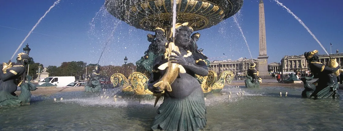 Paris sightseeing tour in minivan