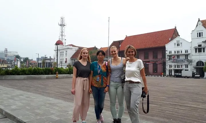 Jakarta Private Tour with local Guide & Lunch