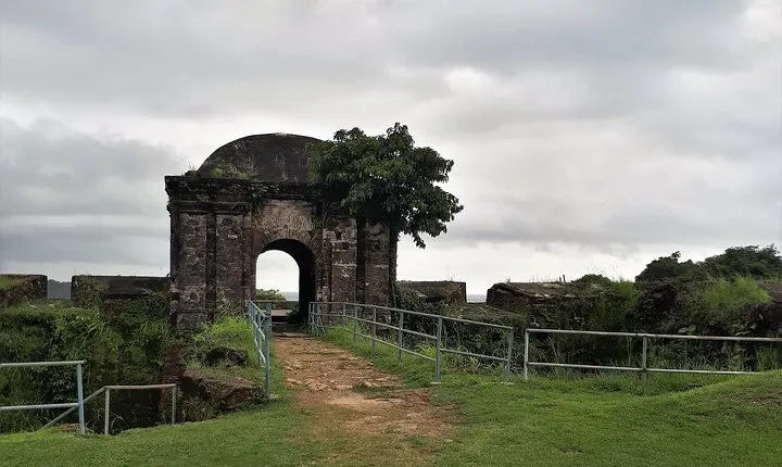Caribbean Agua Clara Locks and San Lorenzo Jungle Land Adventure