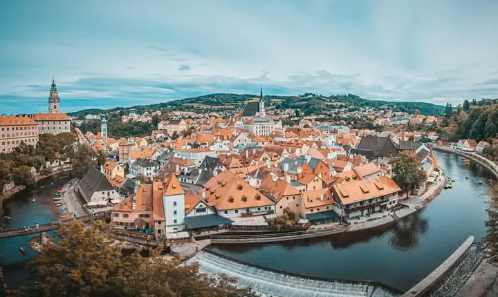 Private Scenic Transfer from Vienna to Prague with 4h of Sightseeing