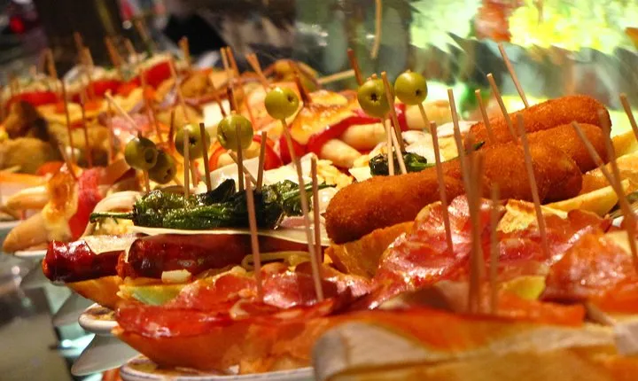 Private 3-Hour Tapas Tour of Granada