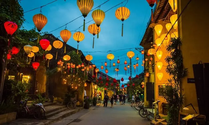 Experience Lady Buddha, Marble Mountains and Hoi An Night Charm