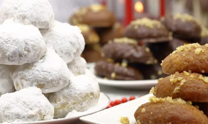 Christmas food and walking tour in Athens