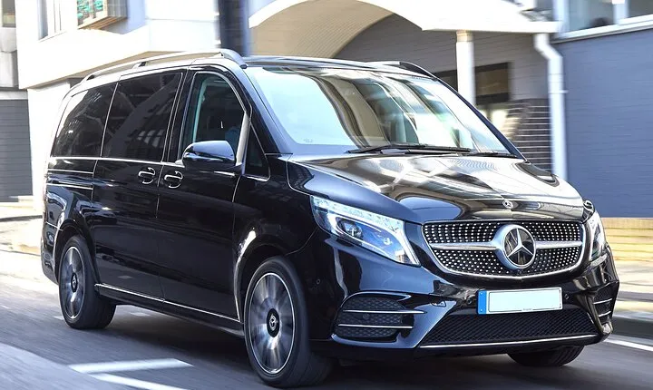 Hourly Disposal Service in Paris: Private Driver by Luxury Van