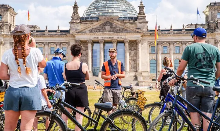 Berlin Highlights Sightseeing Bike Tour in Small Groups